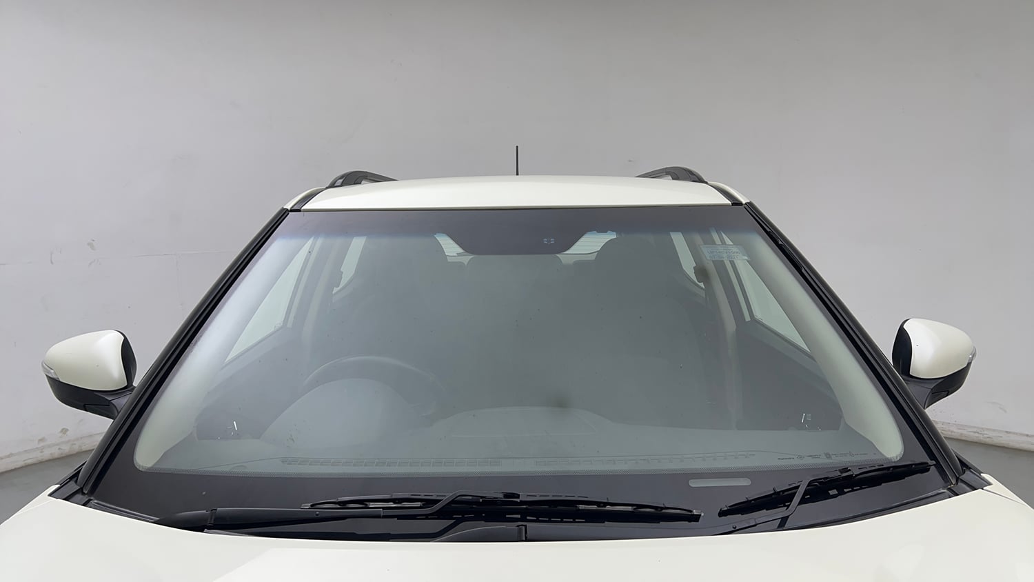 Used 2021 Mahindra XUV 300 W8 1.2 Petrol Petrol Manual exterior FRONT WINDSHIELD VIEW