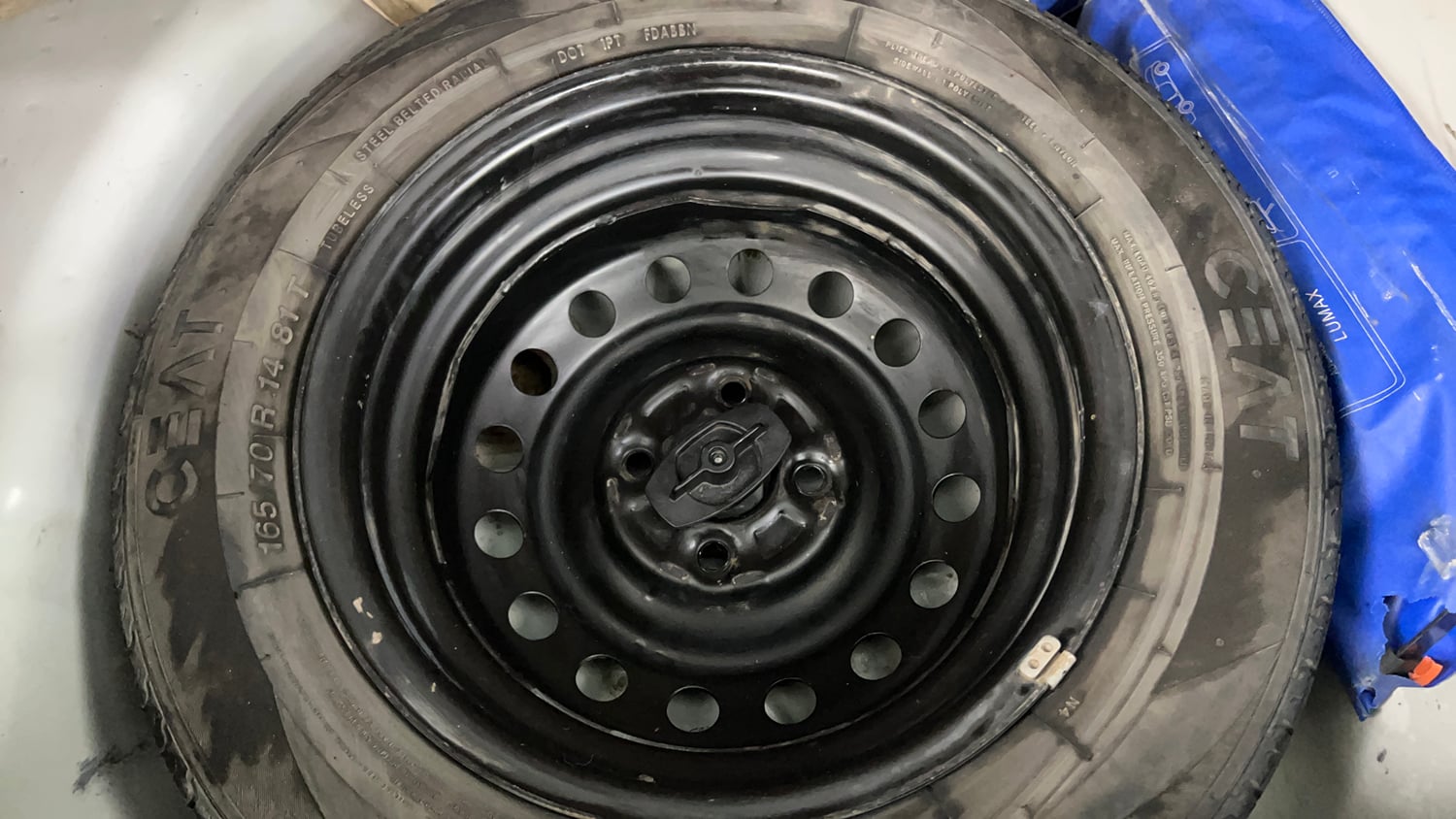 Used 2017 Maruti Suzuki Celerio VXI (O) AMT Petrol Automatic tyres SPARE TYRE VIEW