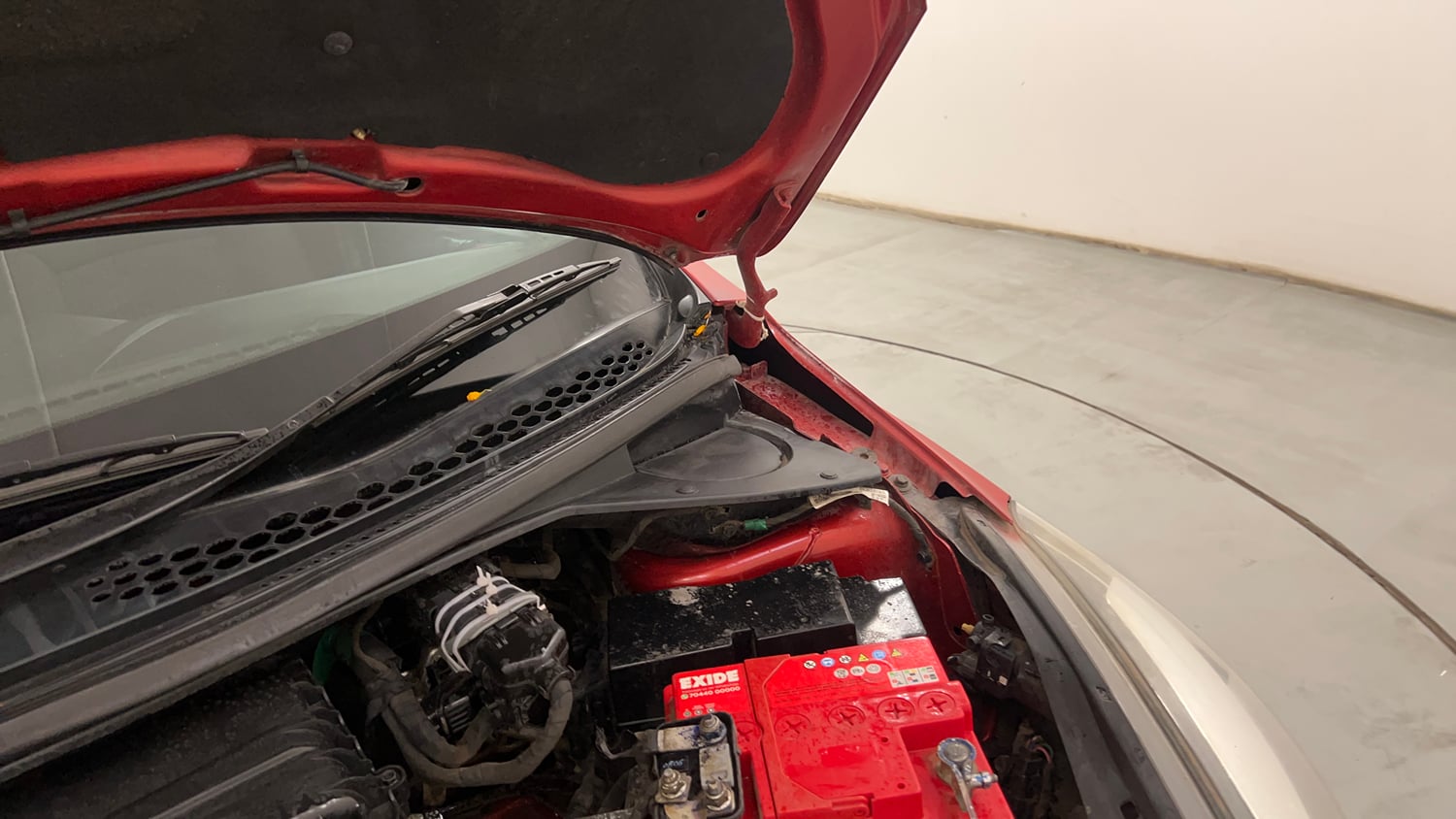 Used 2017 Tata Tigor Revotron XZ (O) Petrol Manual engine ENGINE LEFT SIDE HINGE & APRON VIEW