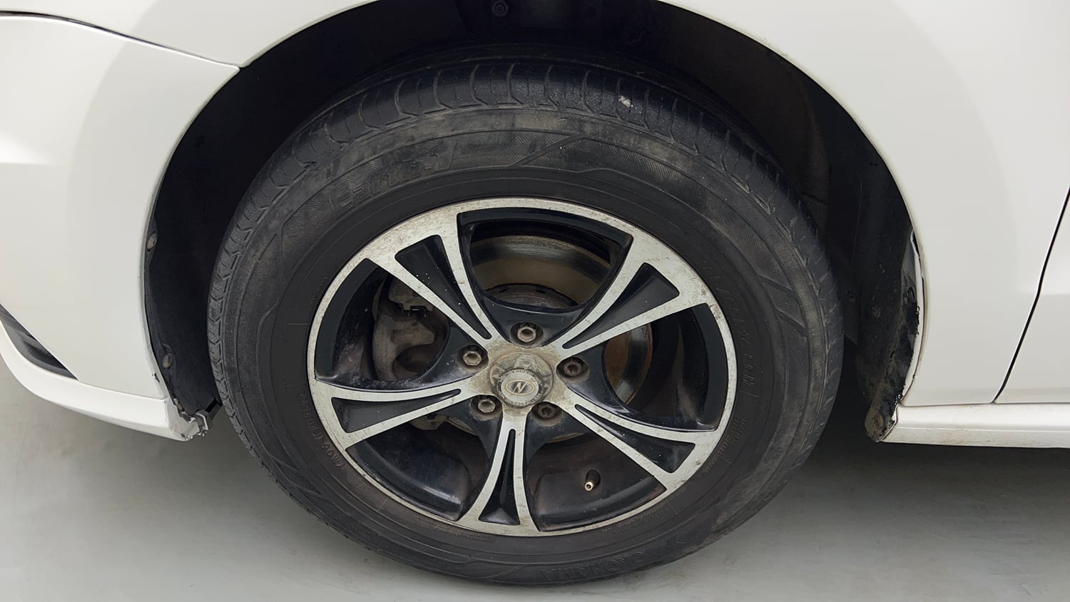 Used 2020 Volkswagen Ameo Trendline 1.0L (P) Petrol Manual tyres LEFT FRONT TYRE RIM VIEW