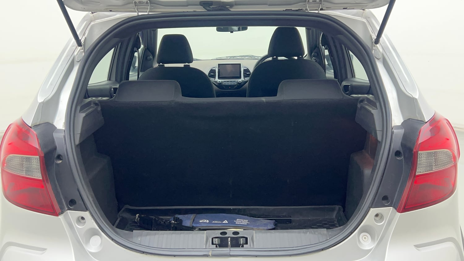 Used 2018 Ford Freestyle Titanium 1.2 Ti-VCT Petrol Manual interior DICKY INSIDE VIEW