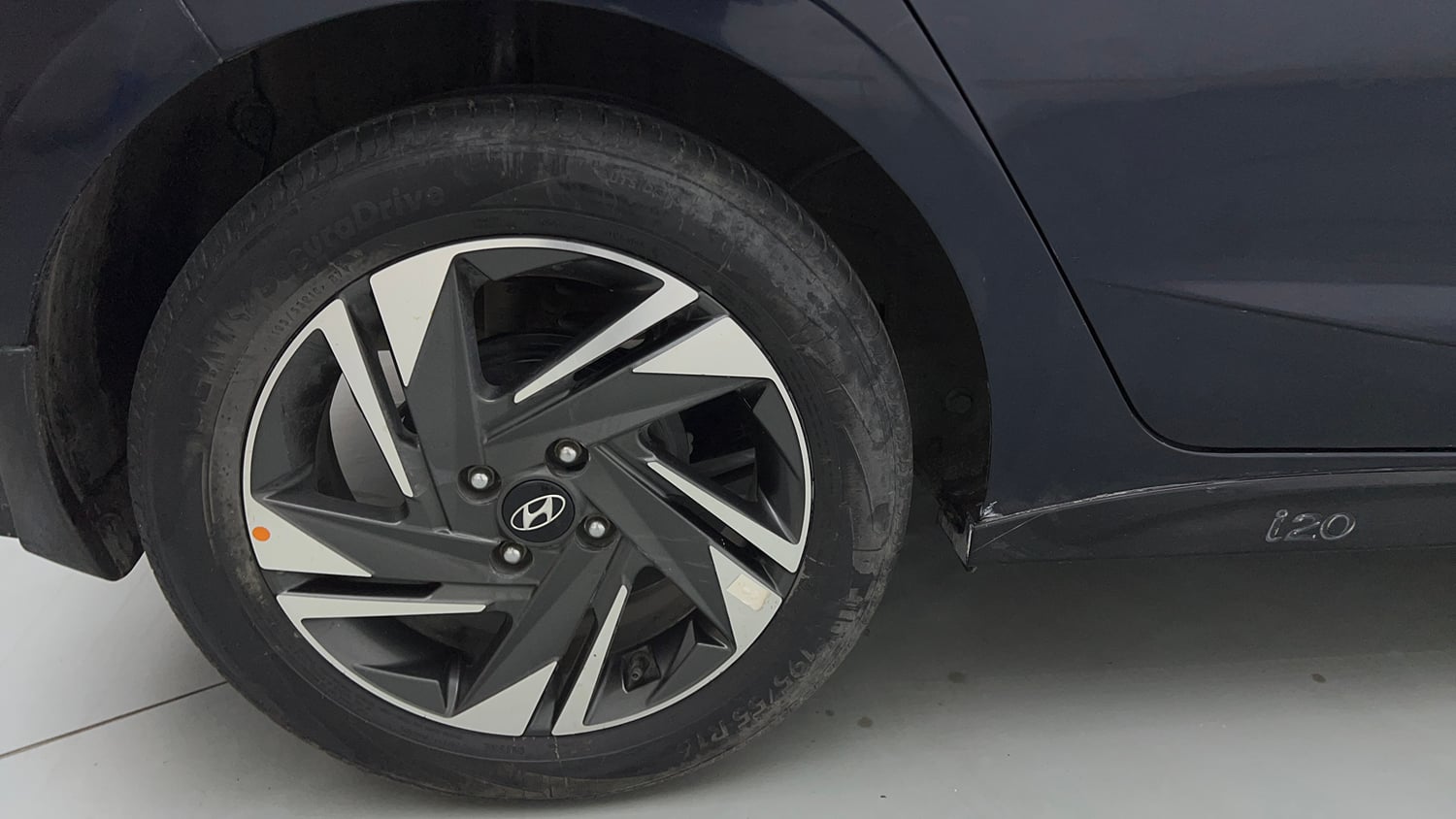 Used 2021 Hyundai New i20 Asta (O) 1.0 Turbo DCT Petrol Automatic tyres RIGHT REAR TYRE RIM VIEW