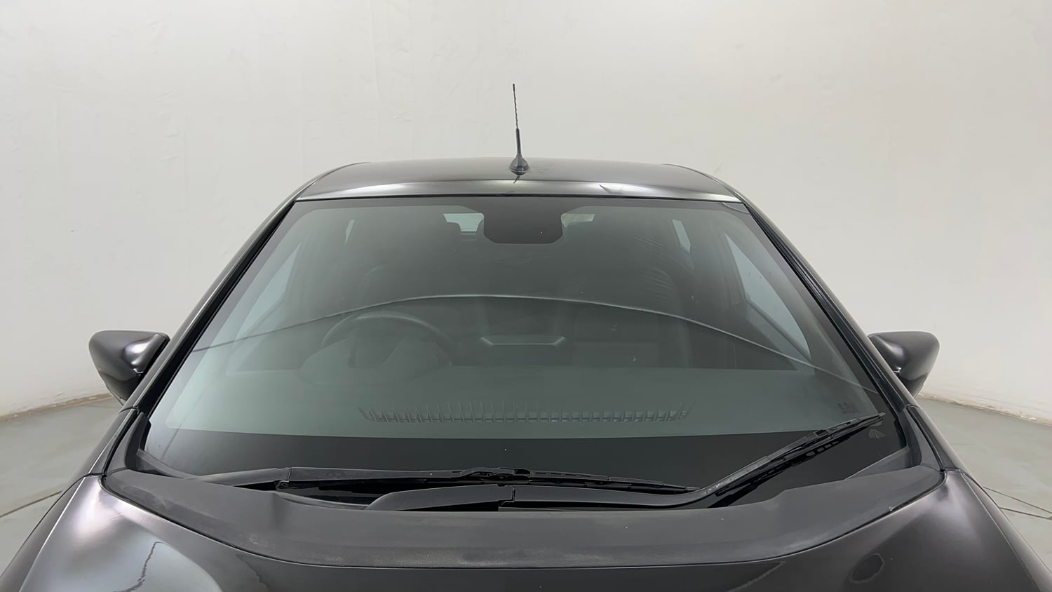 Used 2023 Tata Altroz XZ Plus Petrol Dark Edition Petrol Manual exterior FRONT WINDSHIELD VIEW