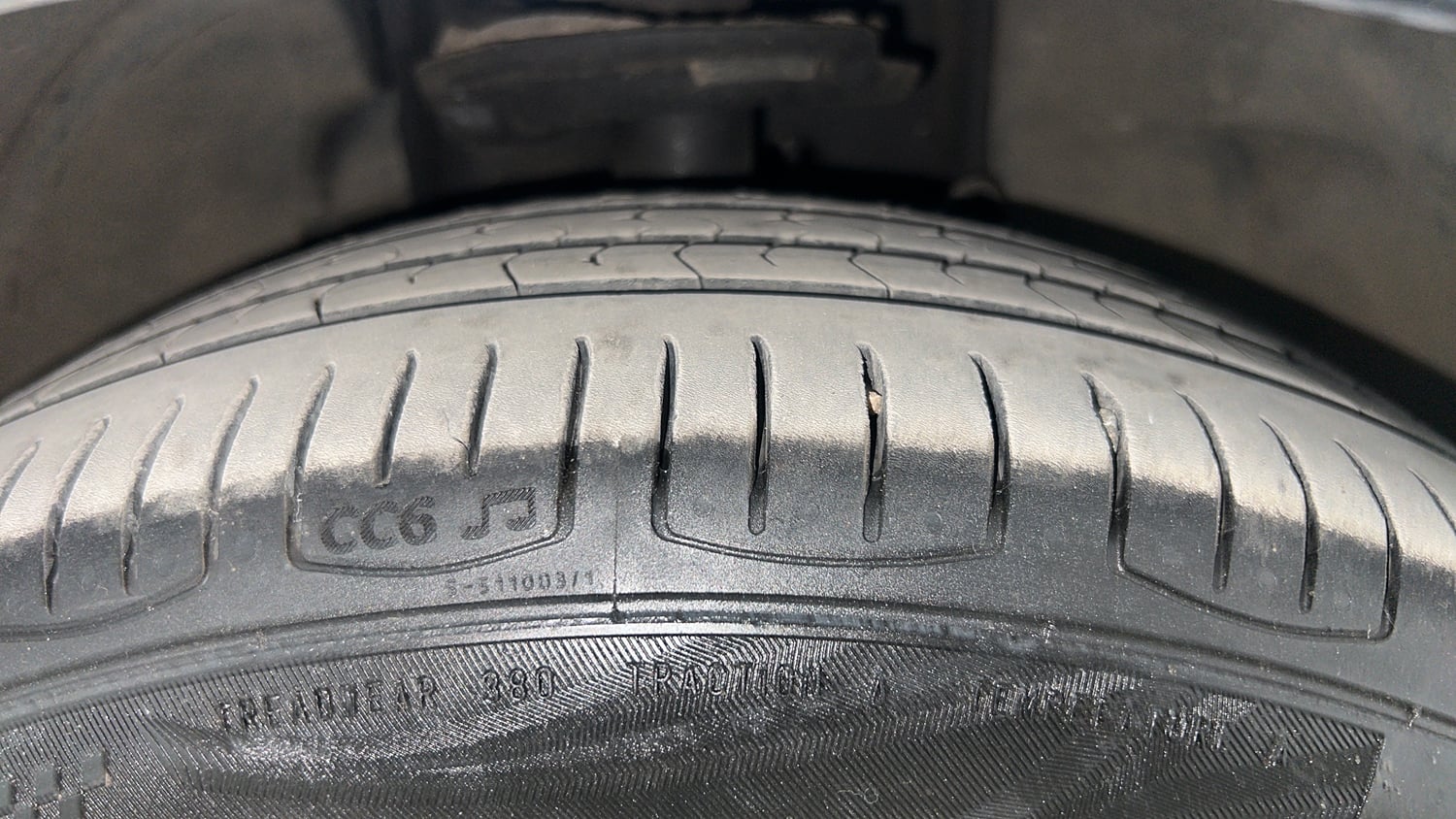 Used 2022 Tata Tiago XZA Plus Petrol Automatic tyres RIGHT FRONT TYRE TREAD VIEW