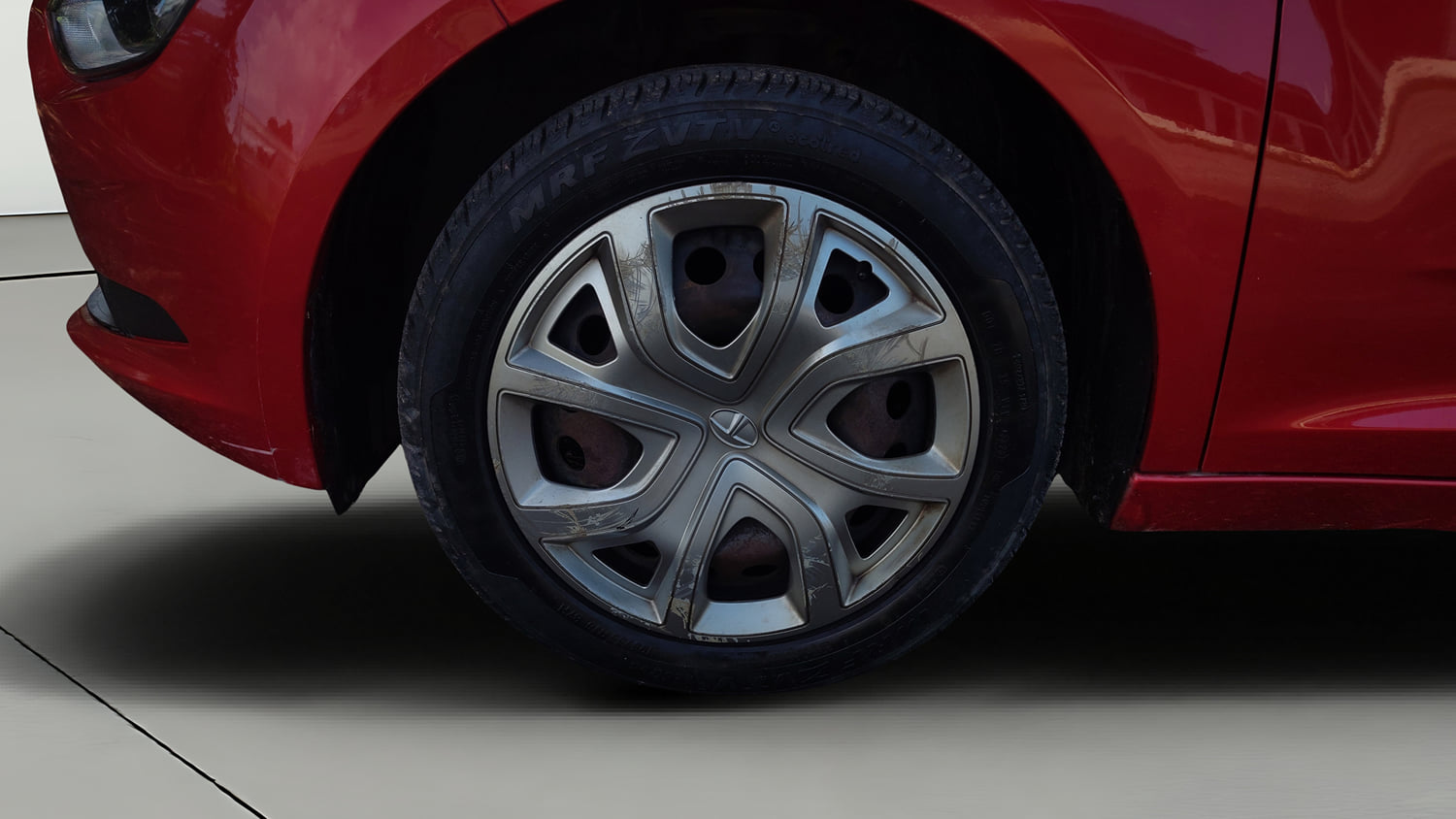 Used 2020 Tata Altroz XT Petrol Petrol Manual tyres LEFT FRONT TYRE RIM VIEW