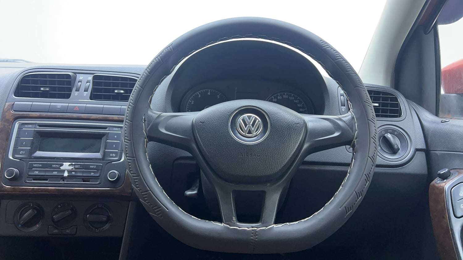 Used 2014 Volkswagen Polo Comfortline 1.2L (P) Petrol Manual interior STEERING VIEW