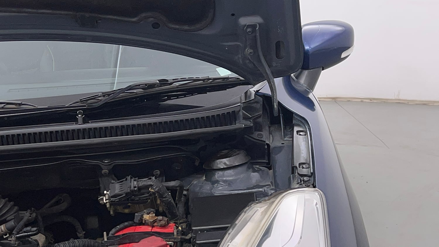 Used 2018 Maruti Suzuki Baleno Zeta 1.2 Petrol Manual engine ENGINE LEFT SIDE HINGE & APRON VIEW