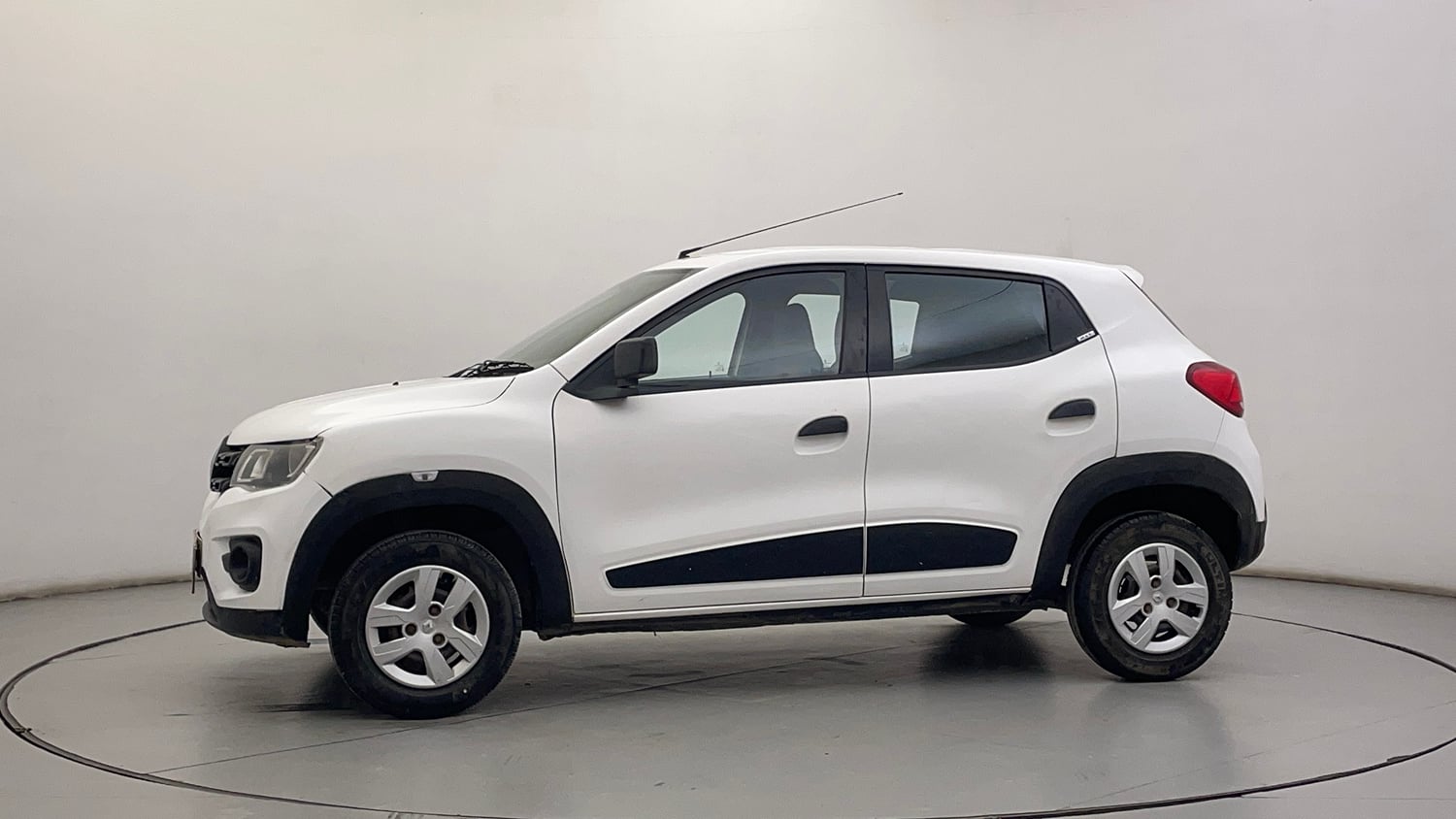Used 2016 Renault Kwid RXT Petrol Manual exterior LEFT SIDE VIEW
