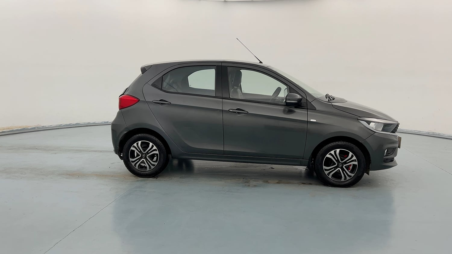 Used 2021 Tata Tiago XZ Petrol Manual exterior RIGHT SIDE VIEW