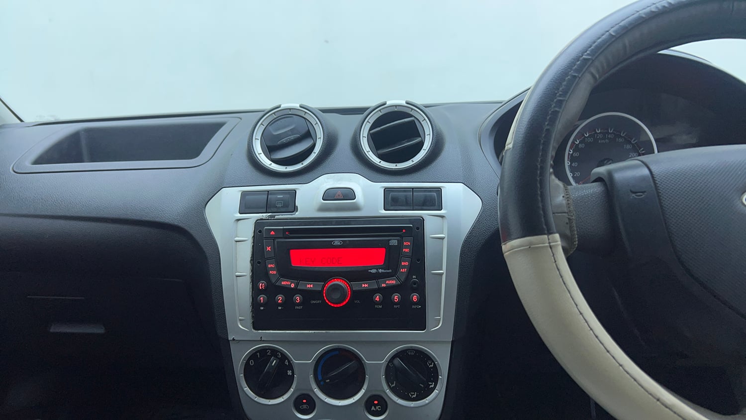 Used 2012 Ford Figo Duratec Petrol ZXI 1.2 Petrol Manual top_features Integrated (in-dash) music system
