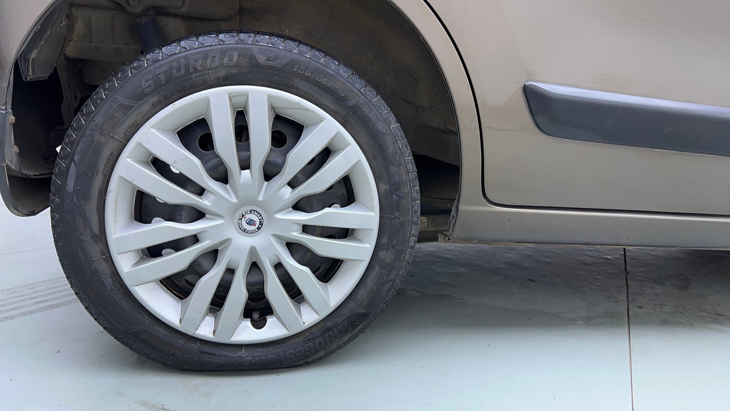 Used 2014 Maruti Suzuki Wagon R VXI Petrol Manual tyres RIGHT REAR TYRE RIM VIEW