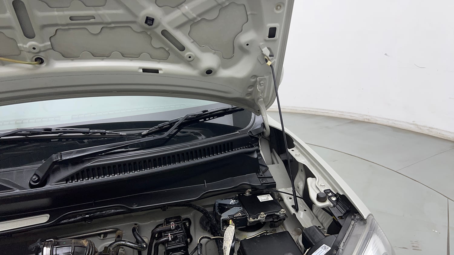 Used 2020 Maruti Suzuki S-Presso VXi Plus AMT Petrol Automatic engine ENGINE LEFT SIDE HINGE & APRON VIEW