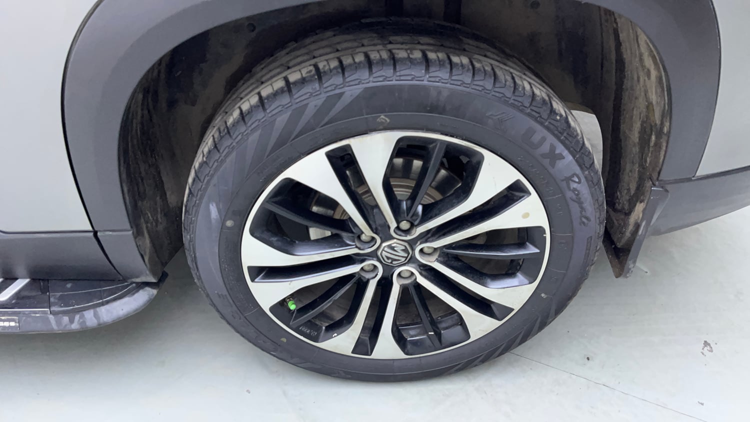 Used 2022 MG Motors Hector Plus Sharp 2.0 Diesel Turbo MT 6-STR Diesel Manual tyres LEFT REAR TYRE RIM VIEW