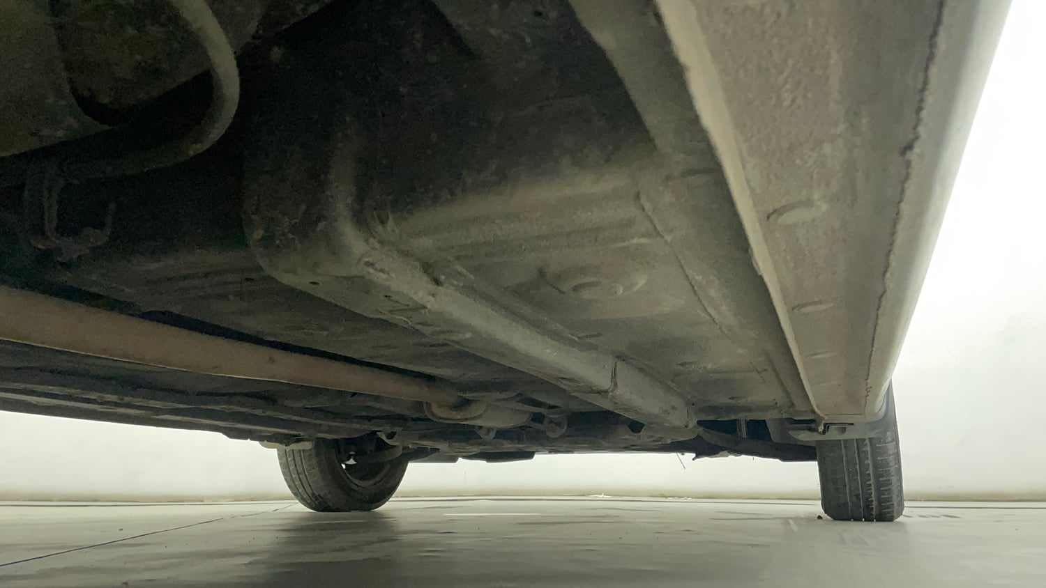 Used 2016 Hyundai Grand i10 Magna AT 1.2 Kappa VTVT Petrol Automatic extra REAR RIGHT UNDERBODY VIEW