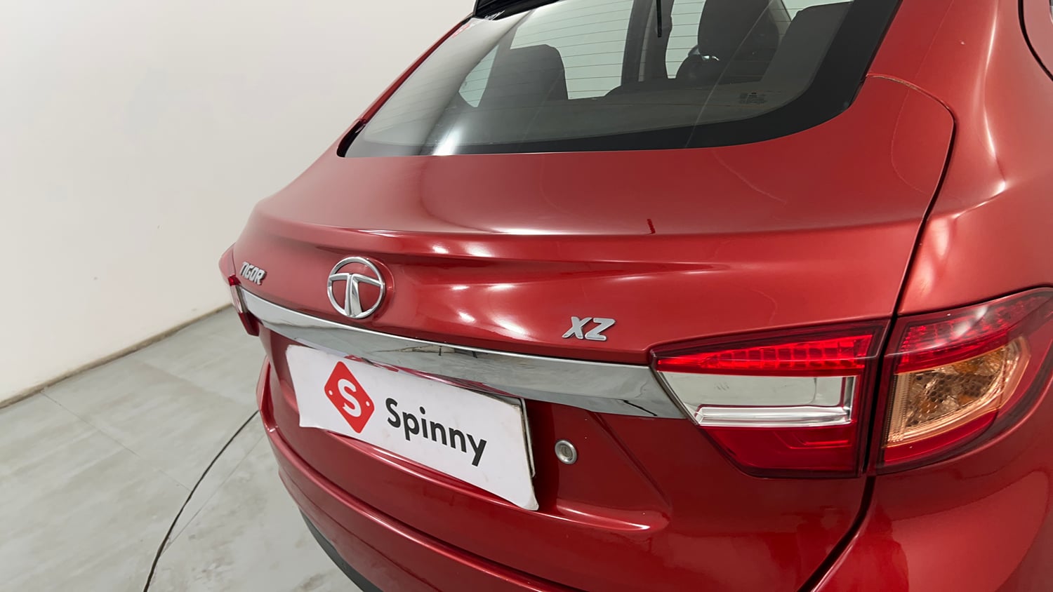 Used 2017 Tata Tigor Revotron XZ (O) Petrol Manual dents MINOR SCRATCH