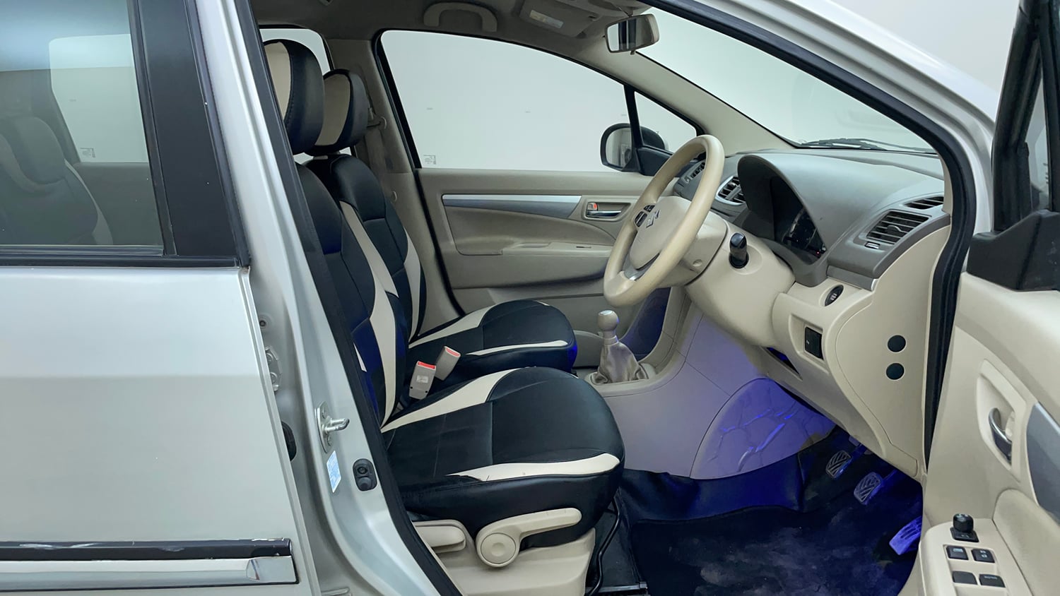 Used 2017 Maruti Suzuki Ertiga ZXI+ Petrol Manual interior RIGHT SIDE FRONT DOOR CABIN VIEW