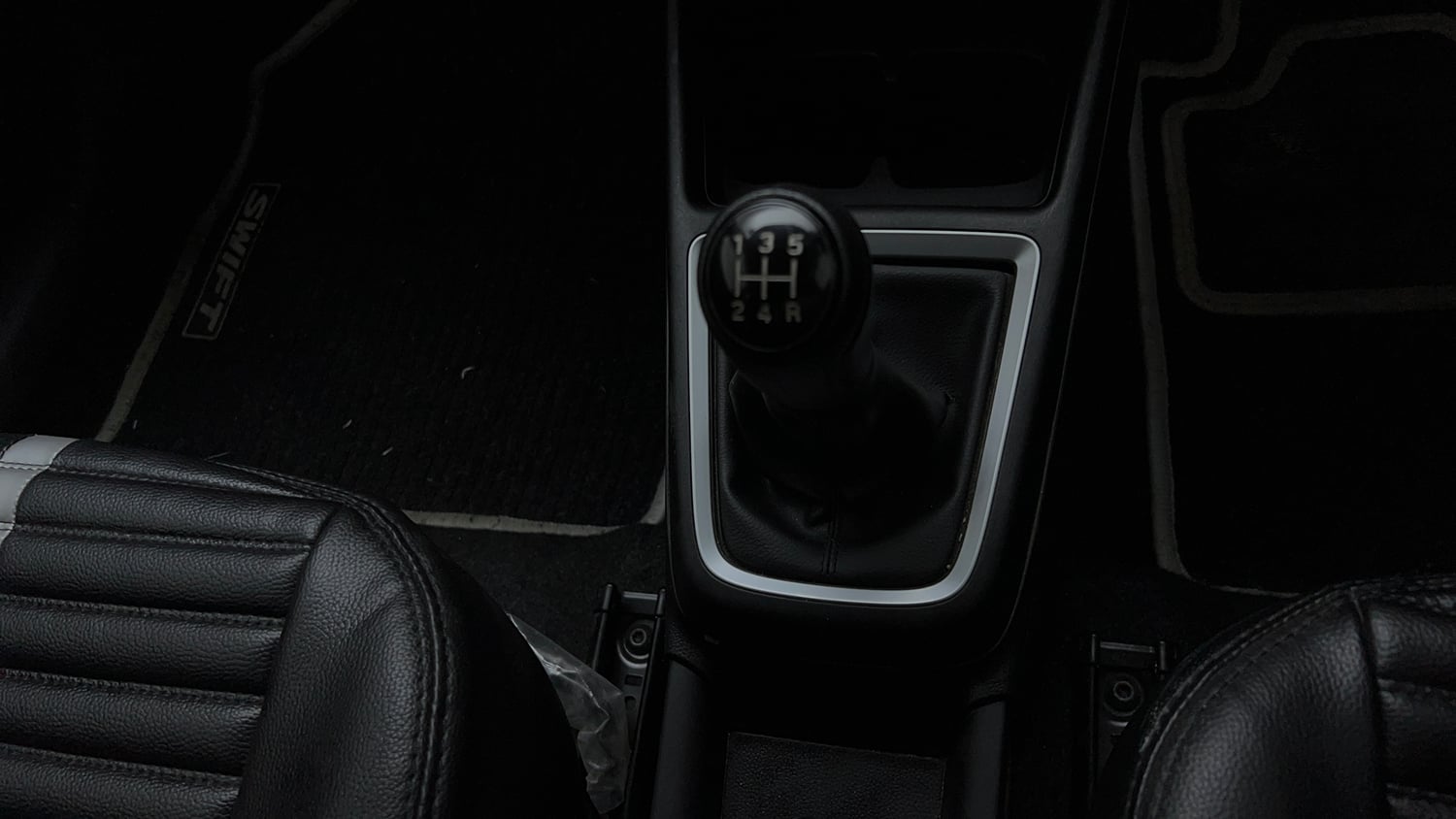 Used 2022 Maruti Suzuki Swift VXi Petrol Manual interior GEAR  KNOB VIEW