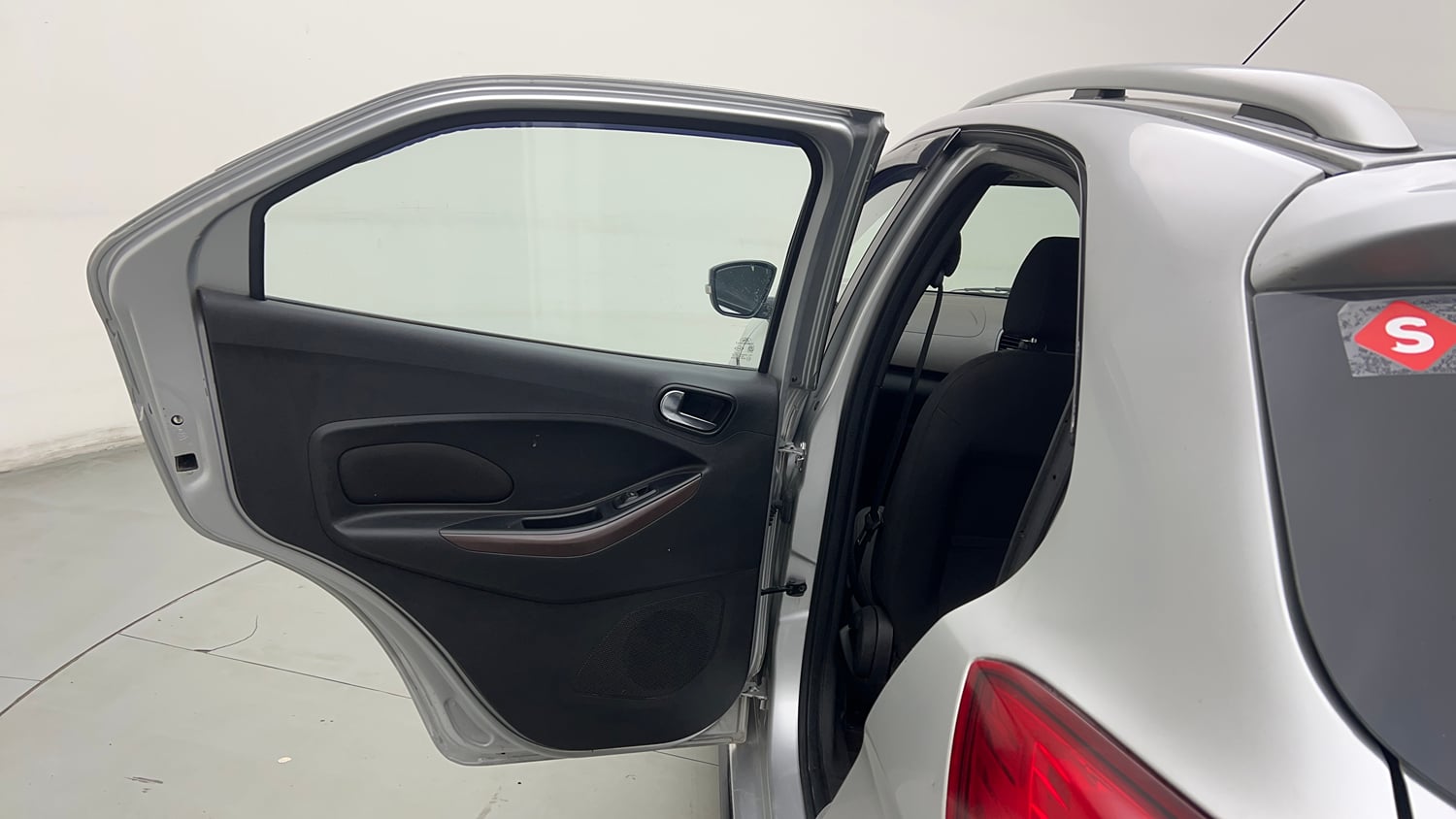 Used 2018 Ford Freestyle Titanium 1.2 Ti-VCT Petrol Manual interior LEFT REAR DOOR OPEN VIEW