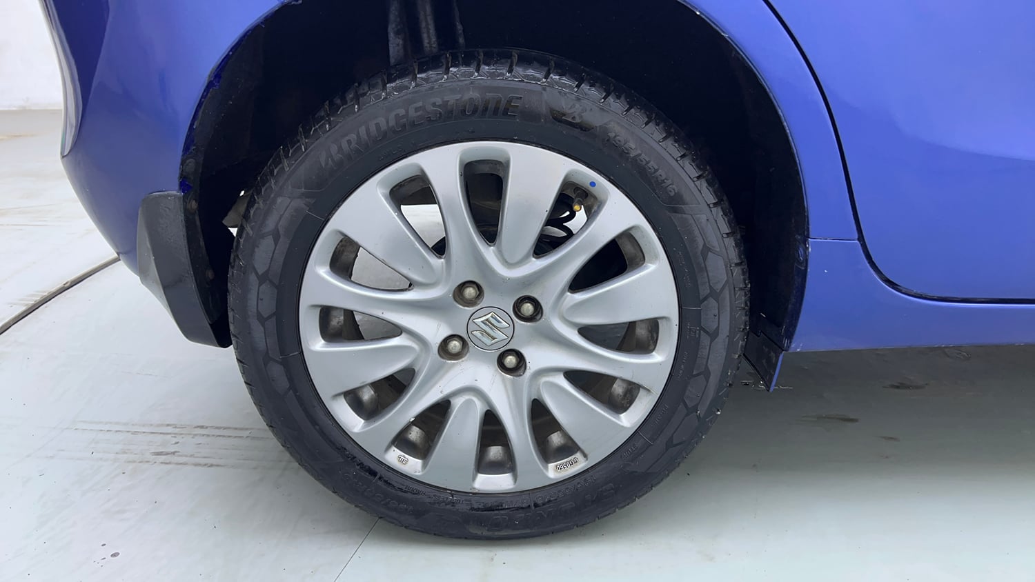 Used 2017 Maruti Suzuki Baleno Alpha 1.2 Petrol Manual tyres RIGHT REAR TYRE RIM VIEW
