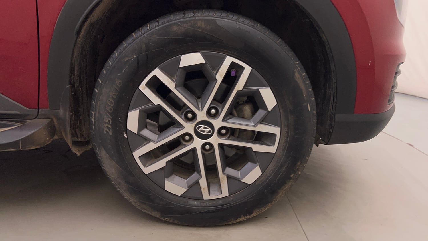 Used 2023 Hyundai Venue SX (O) 1.0 Turbo DCT Petrol Automatic tyres RIGHT FRONT TYRE RIM VIEW