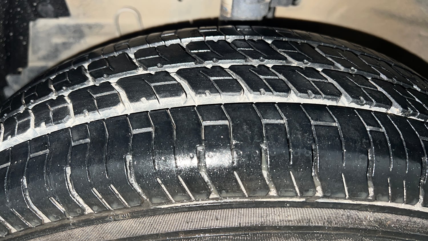 Used 2017 Maruti Suzuki Swift LXi Petrol Manual tyres LEFT FRONT TYRE TREAD VIEW