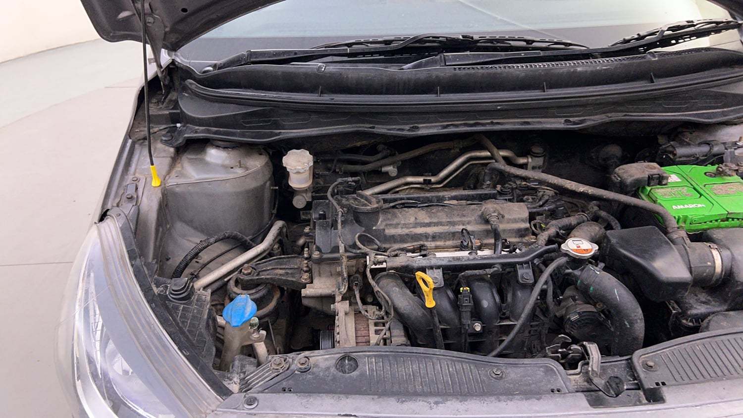 Used 2012 Hyundai i20 Sportz 1.2 Petrol Manual engine ENGINE RIGHT SIDE HINGE & APRON VIEW