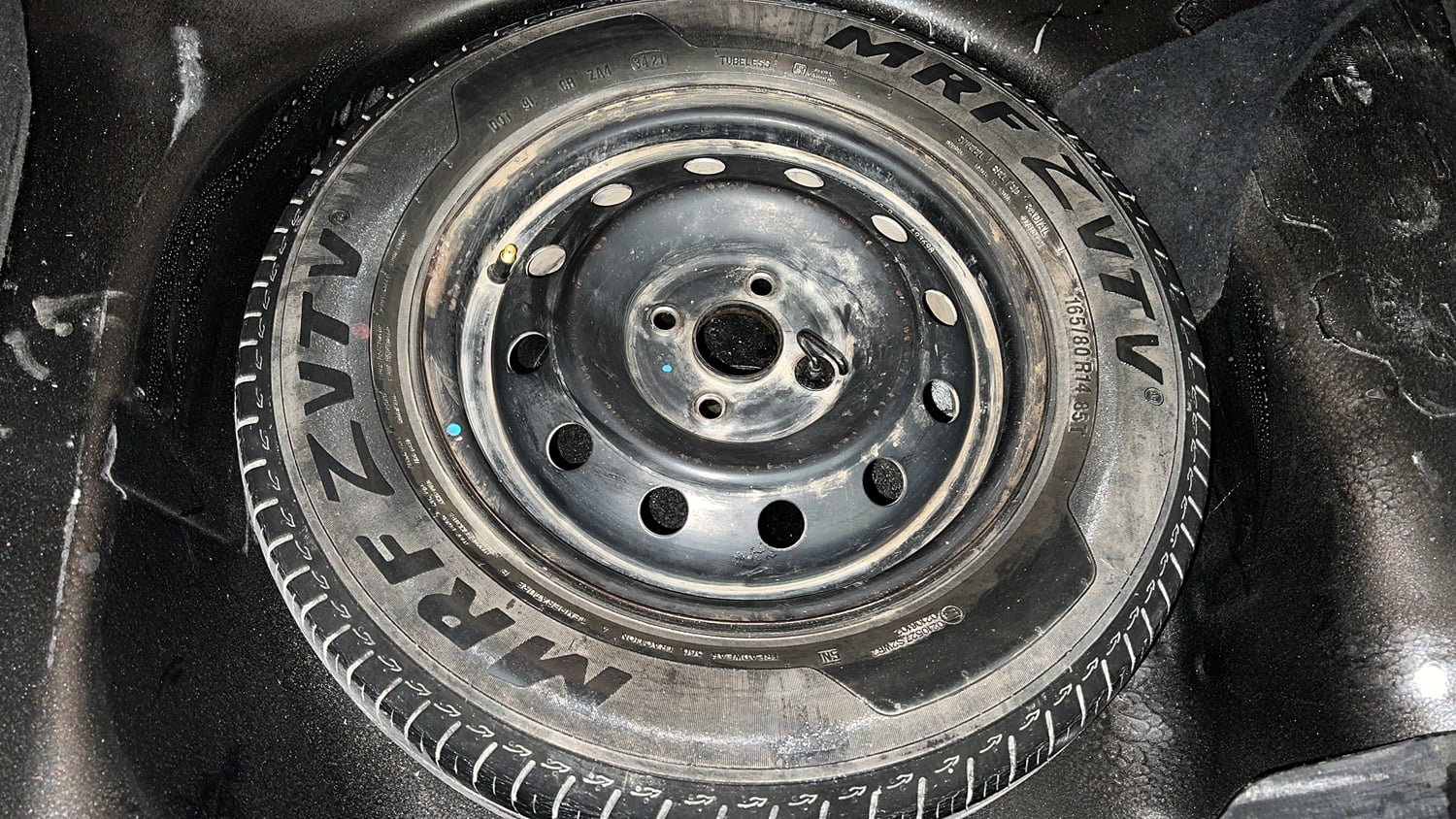 Used 2014 Maruti Suzuki Swift Dzire VDI Diesel Manual tyres SPARE TYRE VIEW