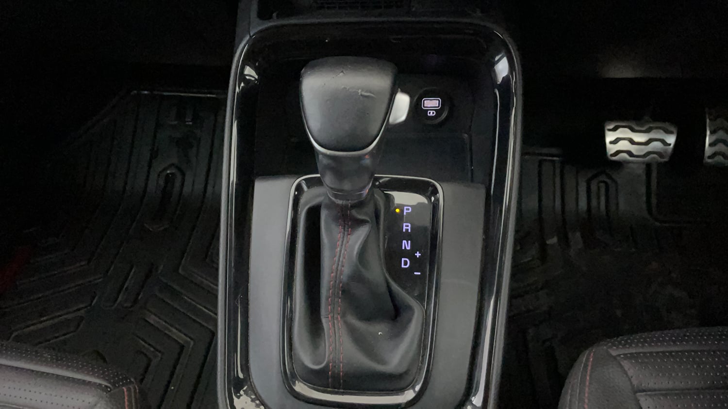 Used 2020 Kia Sonet GTX Plus 1.5 AT Diesel Automatic interior GEAR  KNOB VIEW