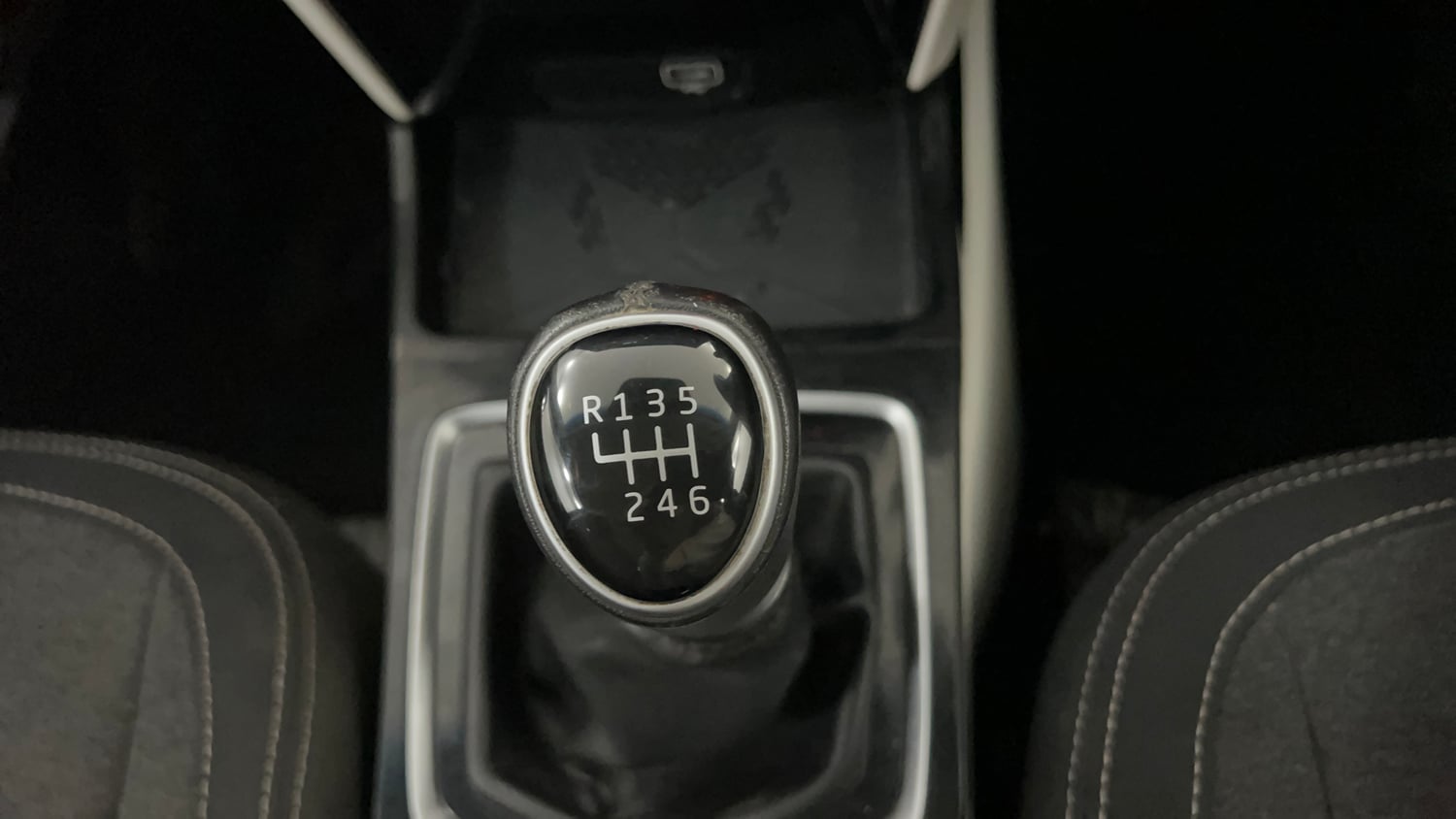 Used 2024 Mahindra XUV 3XO AX5 1.5 Diesel Diesel Manual interior GEAR  KNOB VIEW