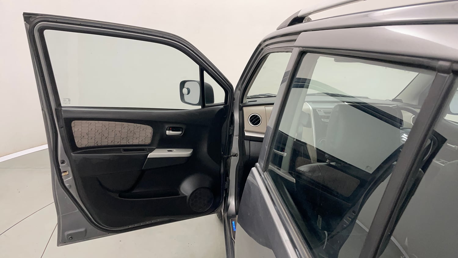 Used 2015 Maruti Suzuki Wagon R VXI Petrol Manual interior LEFT FRONT DOOR OPEN VIEW