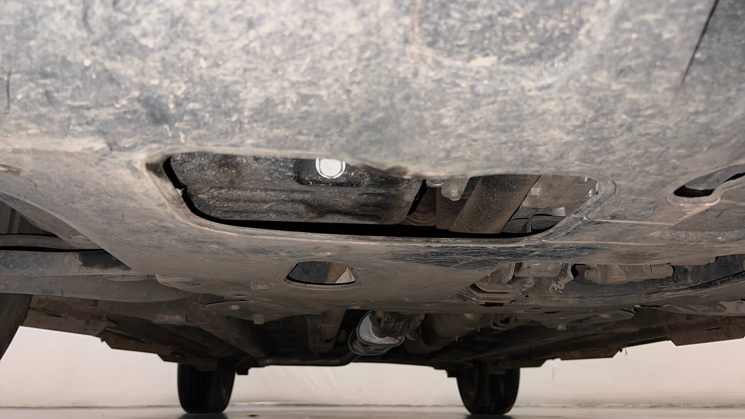 Used 2023 Hyundai Venue SX (O) 1.0 Turbo DCT Petrol Automatic extra FRONT LEFT UNDERBODY VIEW