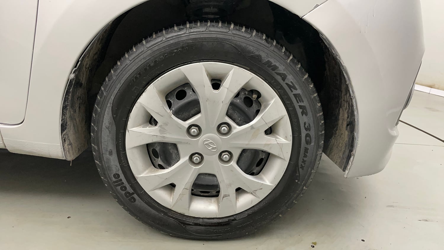 Used 2017 Hyundai Grand i10 Sportz 1.2 Kappa VTVT Petrol Manual tyres RIGHT FRONT TYRE RIM VIEW