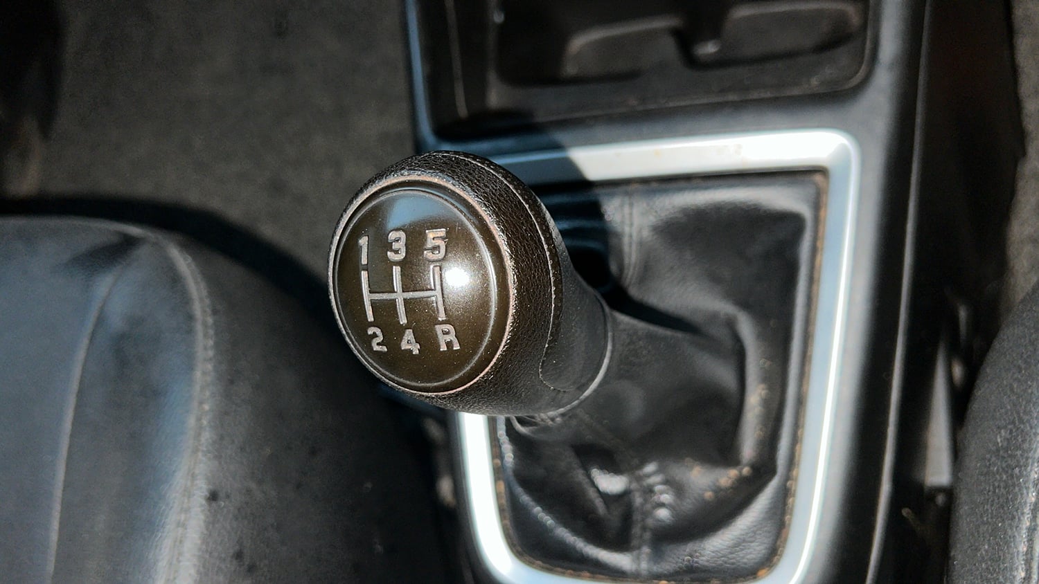 Used 2021 Maruti Suzuki Swift LXi Petrol Manual interior GEAR  KNOB VIEW