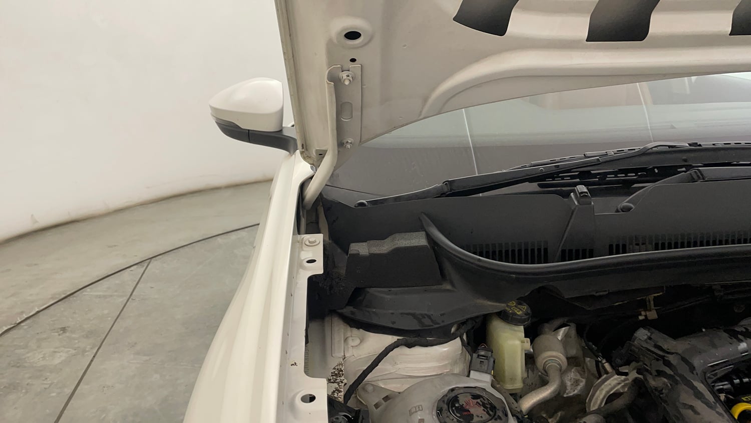 Used 2022 Volkswagen Taigun Highline 1.0 TSI MT Petrol Manual engine ENGINE RIGHT SIDE HINGE & APRON VIEW