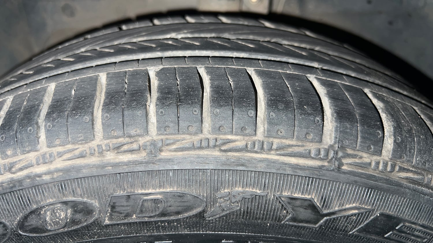 Used 2018 Ford Freestyle Titanium 1.2 Ti-VCT Petrol Manual tyres LEFT FRONT TYRE TREAD VIEW