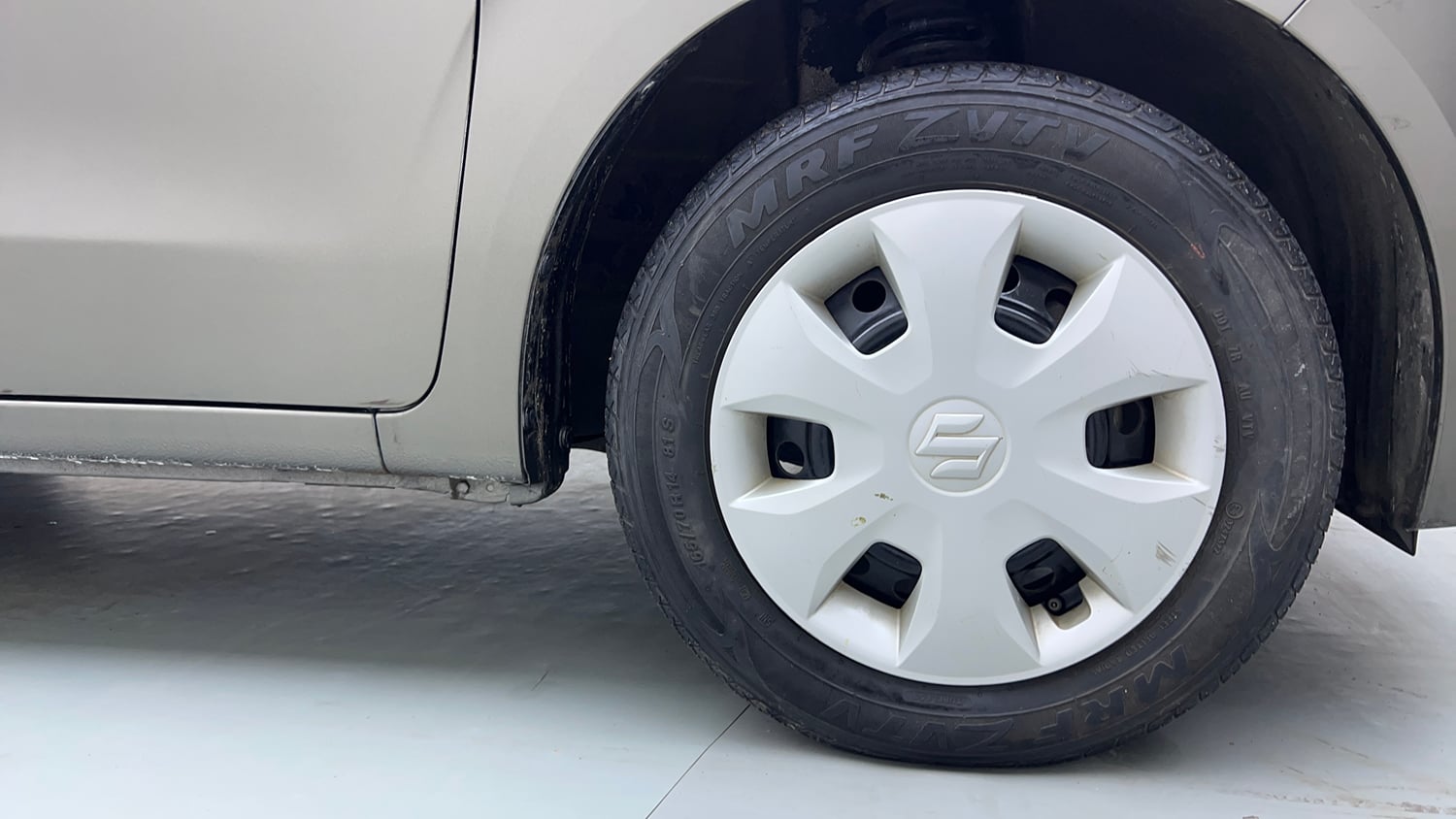 Used 2021 Maruti Suzuki Wagon R 1.0 VXi (O) 1.0 Petrol Manual tyres RIGHT FRONT TYRE RIM VIEW
