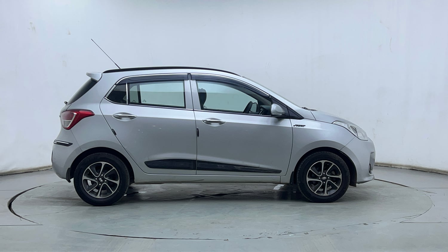 Used 2018 Hyundai Grand i10 Asta 1.2 Kappa VTVT Petrol Manual exterior RIGHT SIDE VIEW