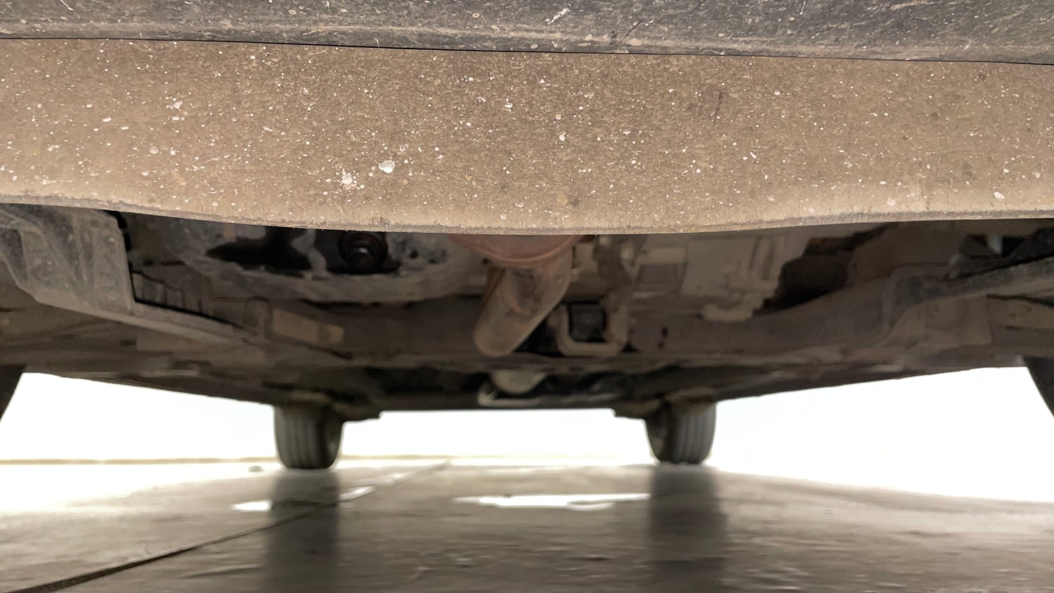 Used 2023 Tata Altroz XZ Plus (S) Petrol Manual extra FRONT LEFT UNDERBODY VIEW