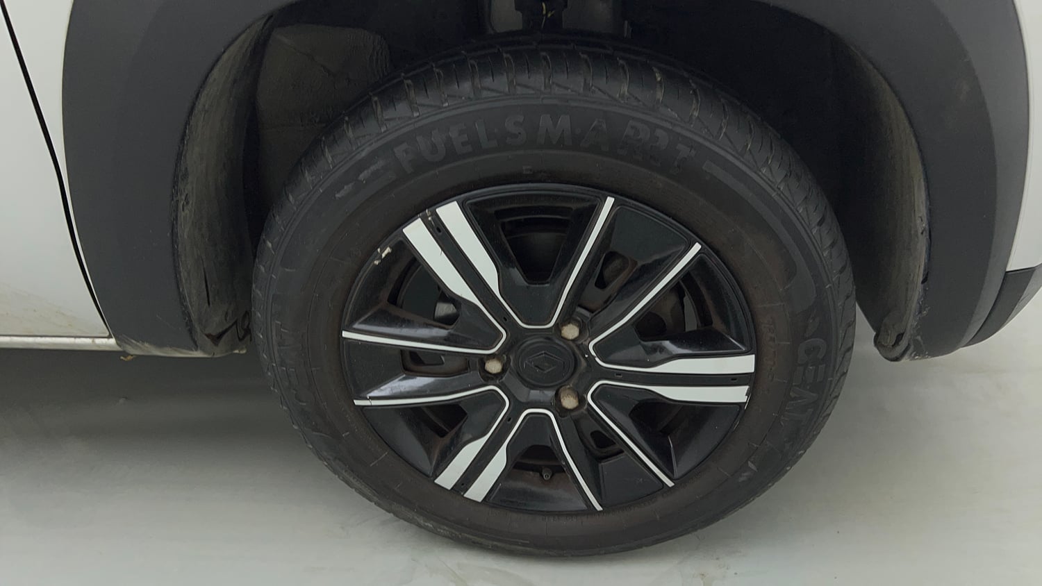 Used 2022 Renault Kwid CLIMBER AMT Petrol Automatic tyres RIGHT FRONT TYRE RIM VIEW