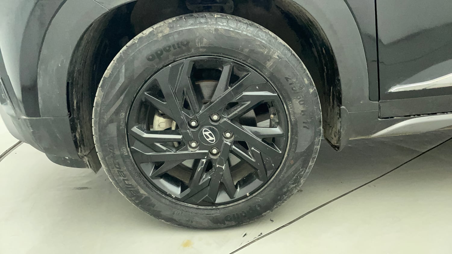 Used 2024 Hyundai Creta 1.5 MPi Petrol MT S(O) Petrol Manual tyres LEFT FRONT TYRE RIM VIEW
