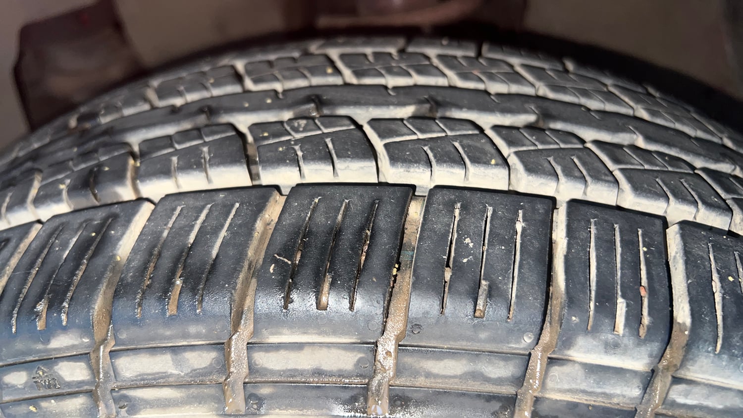 Used 2020 Mahindra TUV300 T4 Plus Diesel Manual tyres LEFT FRONT TYRE TREAD VIEW