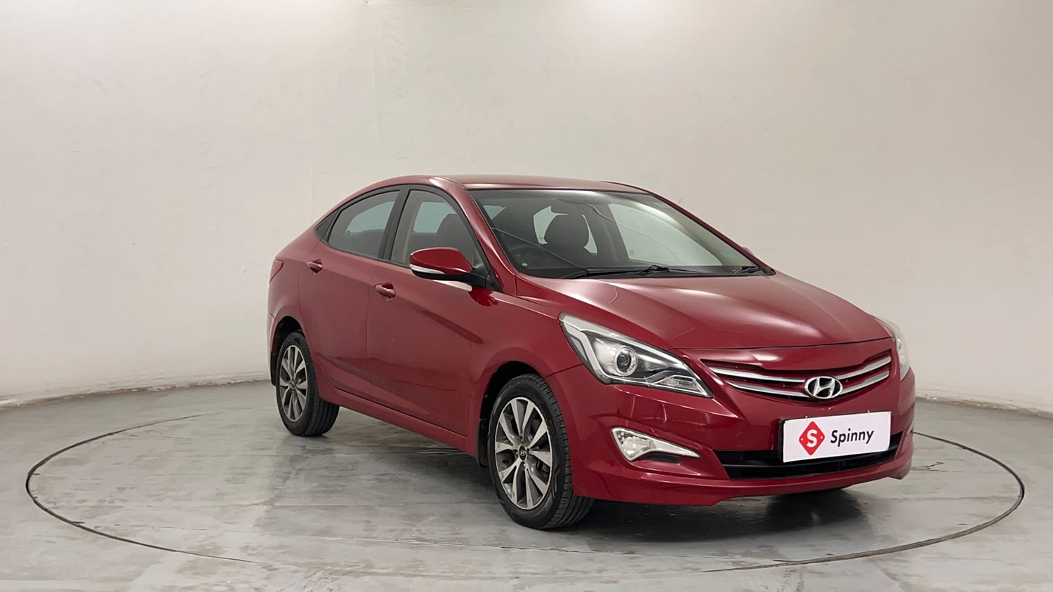 Used 2016 Hyundai Verna 1.6 CRDI SX Diesel Manual exterior RIGHT FRONT CORNER VIEW