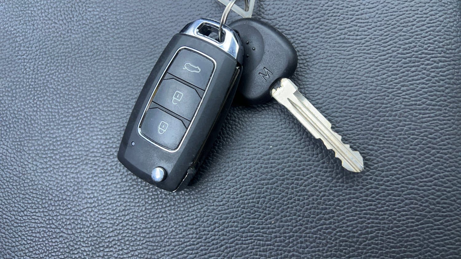 Used 2015 Hyundai Xcent SX 1.2 Petrol Manual extra CAR KEY VIEW