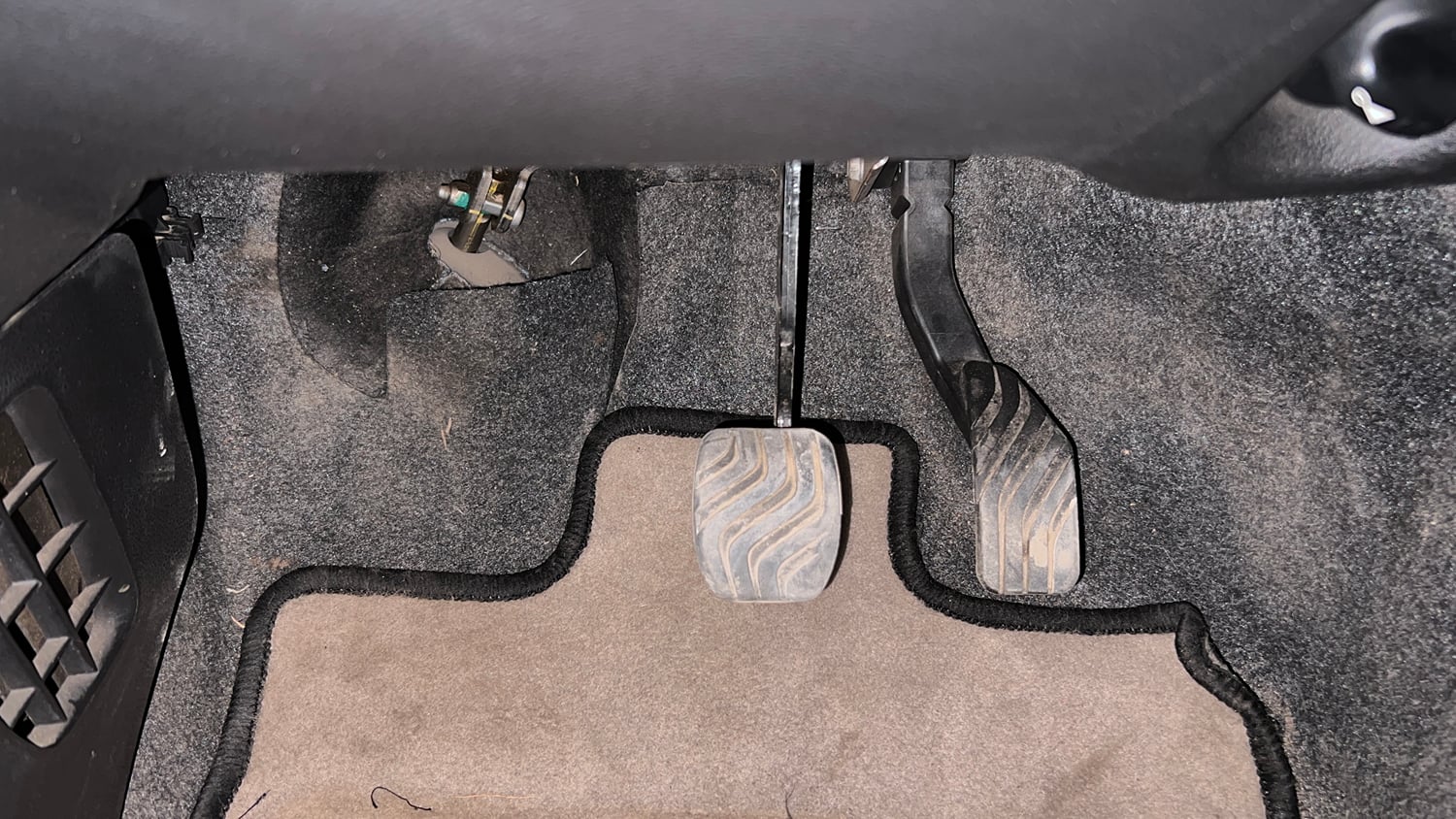 Used 2018 Renault Kwid 1.0 RXT AMT Opt Petrol Automatic interior PEDALS VIEW