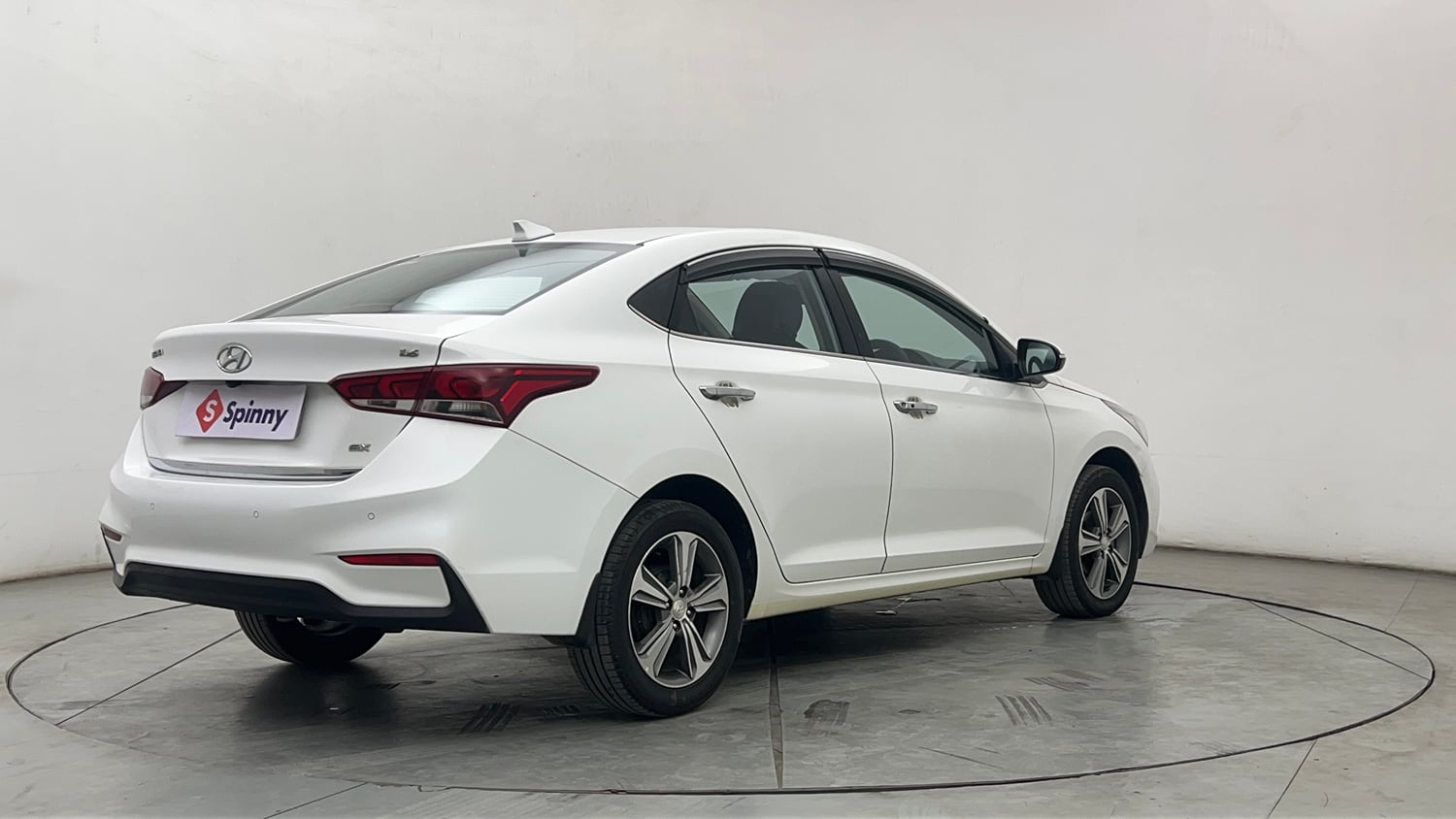 Used 2019 Hyundai Verna SX 1.6 VTVT Petrol Manual exterior RIGHT REAR CORNER VIEW