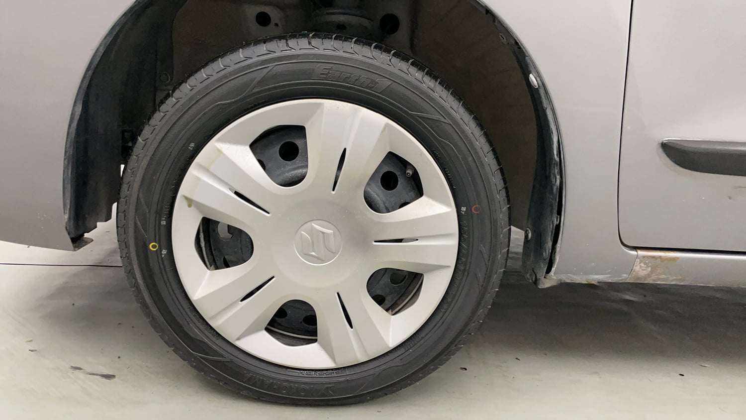 Used 2015 Maruti Suzuki Wagon R VXI Petrol Manual tyres LEFT FRONT TYRE RIM VIEW