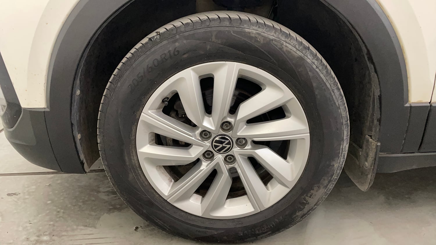 Used 2022 Volkswagen Taigun Highline 1.0 TSI MT Petrol Manual tyres LEFT FRONT TYRE RIM VIEW