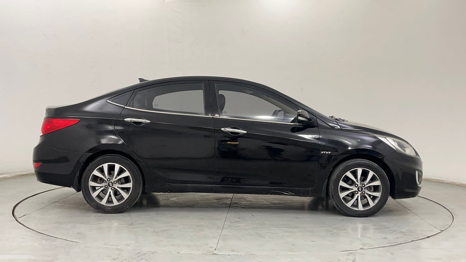 Used 2013 Hyundai Verna Fluidic 1.6 VTVT SX Petrol Manual exterior RIGHT SIDE VIEW