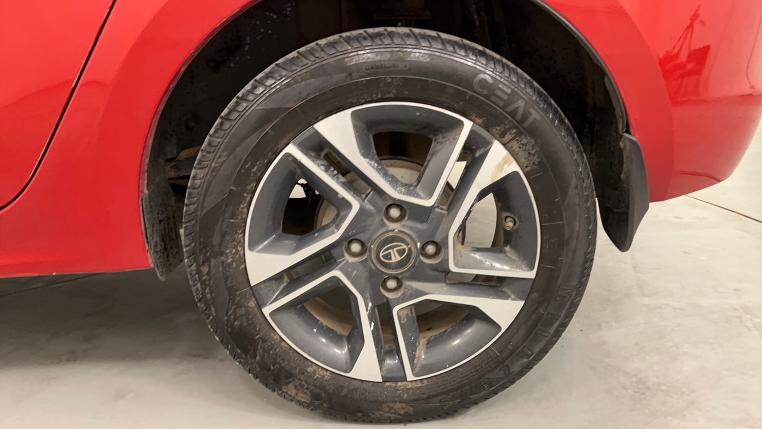 Used 2017 Tata Tigor Revotron XZ (O) Petrol Manual tyres LEFT REAR TYRE RIM VIEW