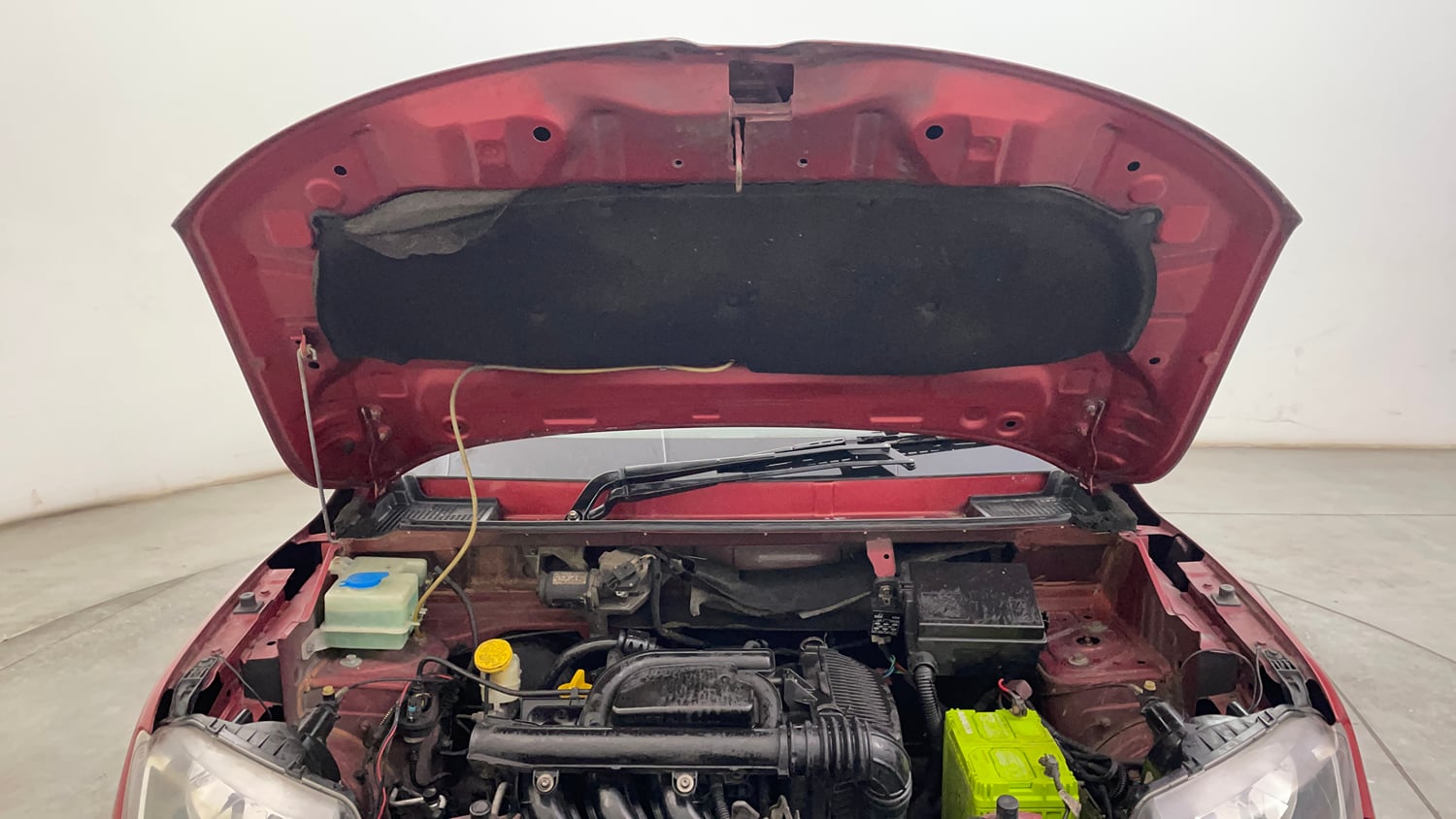 Used 2016 Renault Kwid RXT Petrol Manual engine ENGINE & BONNET OPEN FRONT VIEW